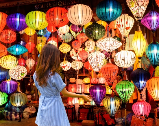 【ダナン発着】ゴールデンブリッジ・バーナーヒルズ＋世界遺産・ホイアンナイト散策＜午後/ 日本語ガイド / ホイアンにて灯篭(ランタン)流し体験付き＞